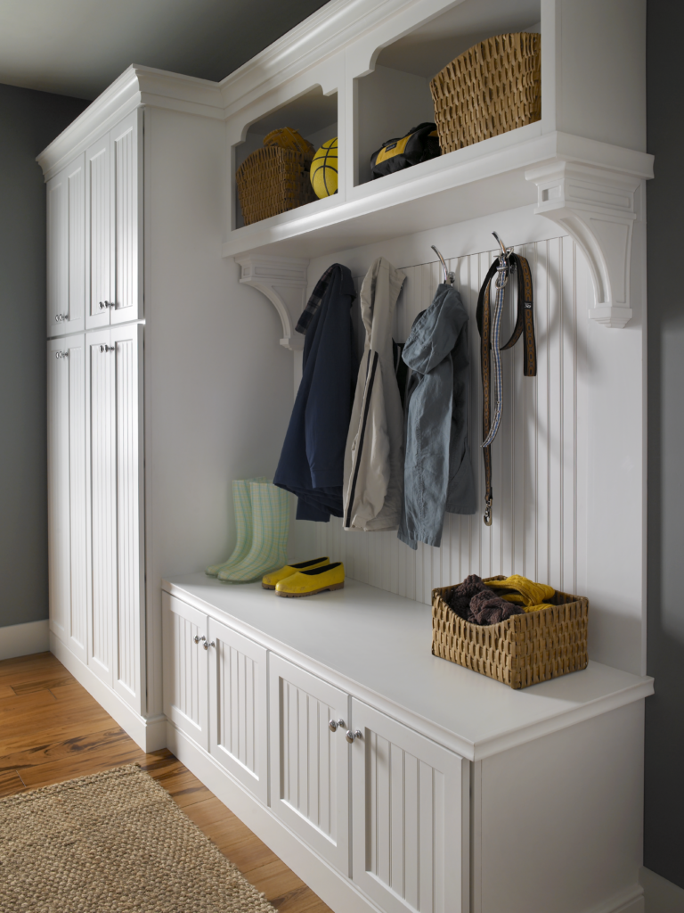 Hall Tree - Yorktowne - Classic - Evelyn thermofoil White